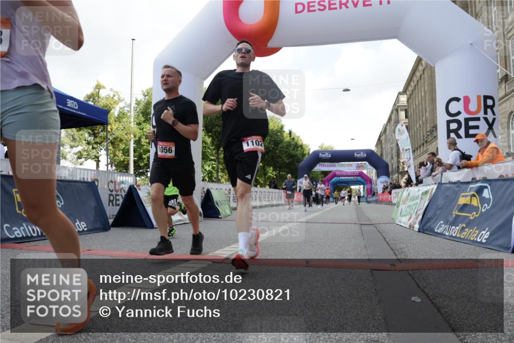 06.09.2026 - CURREX Alsterlauf Yannick Fuchs http://msf.ph/oto/10230821 06.09.2026 11:56:51 Ziel 1056, 1102, 1148, 1171, 1300, 1303, 1336, 6390, 8098 meine-sportfotos.de