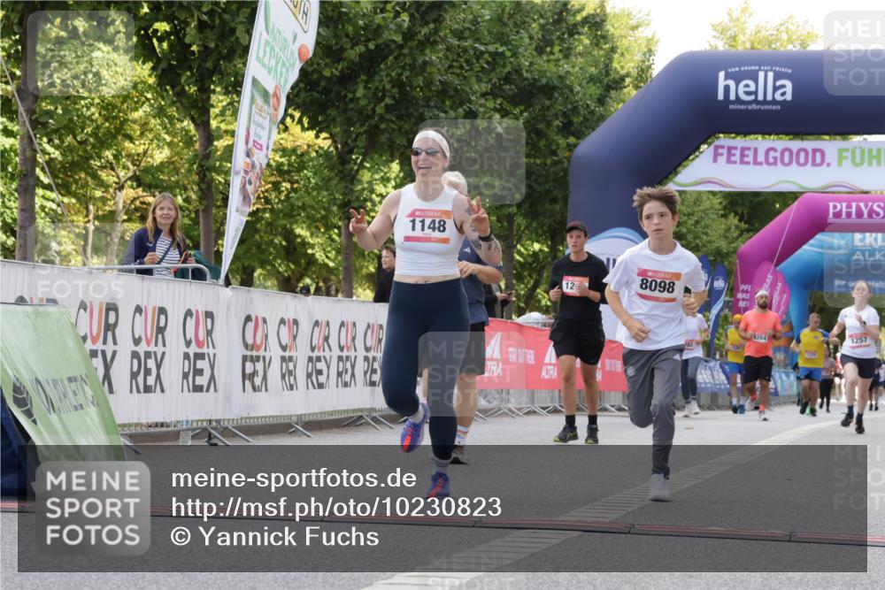06.09.2026 - CURREX Alsterlauf Yannick Fuchs http://msf.ph/oto/10230823 06.09.2026 11:56:53 Ziel 1056, 1102, 1148, 1171, 1248, 1257, 1300, 1303, 1336, 6390, 8098 meine-sportfotos.de