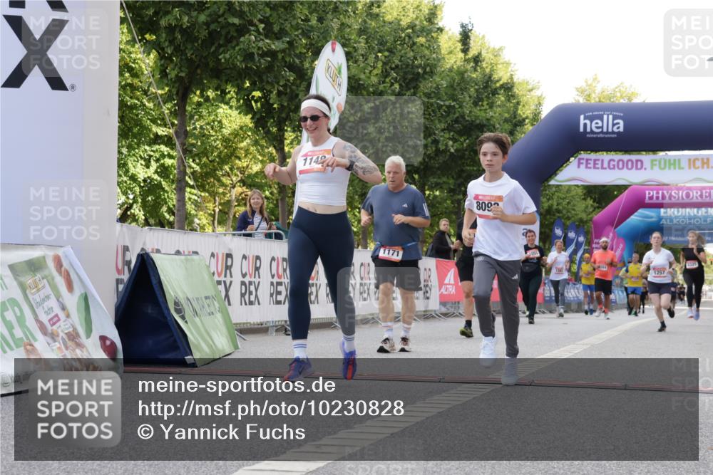 06.09.2026 - CURREX Alsterlauf Yannick Fuchs http://msf.ph/oto/10230828 06.09.2026 11:56:54 Ziel 1056, 1102, 1148, 1171, 1248, 1257, 1300, 1303, 1336, 6390, 8098, 8325 meine-sportfotos.de