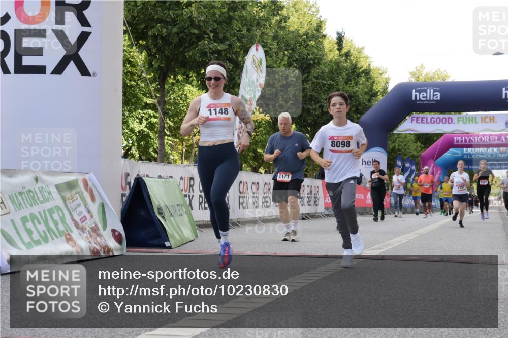06.09.2026 - CURREX Alsterlauf Yannick Fuchs http://msf.ph/oto/10230830 06.09.2026 11:56:54 Ziel 1056, 1102, 1148, 1171, 1248, 1257, 1300, 1303, 1336, 6390, 8098, 8325 meine-sportfotos.de