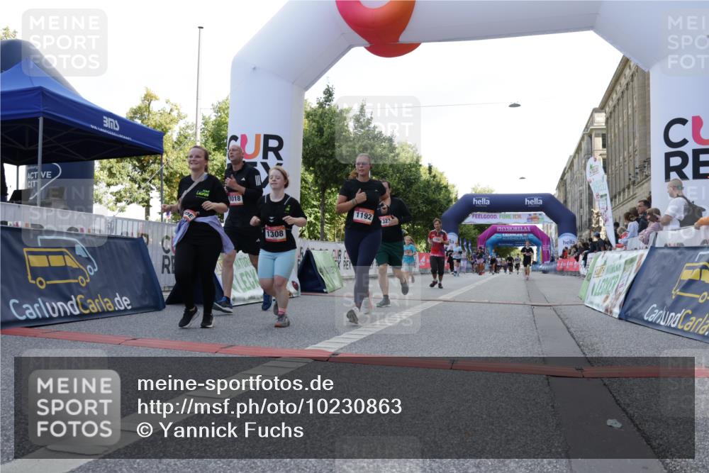 06.09.2026 - CURREX Alsterlauf Yannick Fuchs http://msf.ph/oto/10230863 06.09.2026 11:54:17 Ziel 1063, 1166, 1167, 1192, 1209, 1308, 1322, 1323, 8018 meine-sportfotos.de