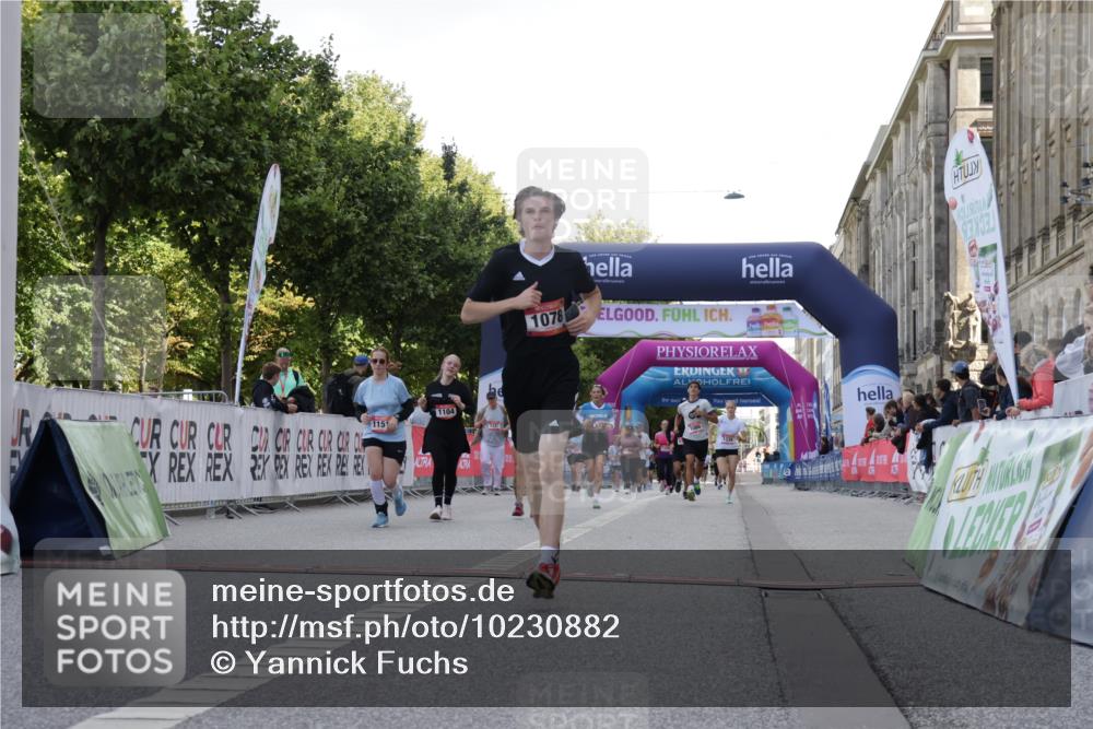 06.09.2026 - CURREX Alsterlauf Yannick Fuchs http://msf.ph/oto/10230882 06.09.2026 11:54:22 Ziel 1078, 1086, 1104, 1151, 1166, 1167, 1192, 1322, 1323, 1332, 1339, 8018 meine-sportfotos.de