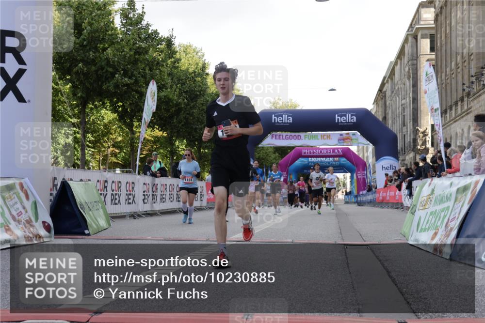 06.09.2026 - CURREX Alsterlauf Yannick Fuchs http://msf.ph/oto/10230885 06.09.2026 11:54:23 Ziel 1078, 1086, 1104, 1151, 1166, 1167, 1192, 1322, 1323, 1332, 1339, 8018, 8239, 8240 meine-sportfotos.de