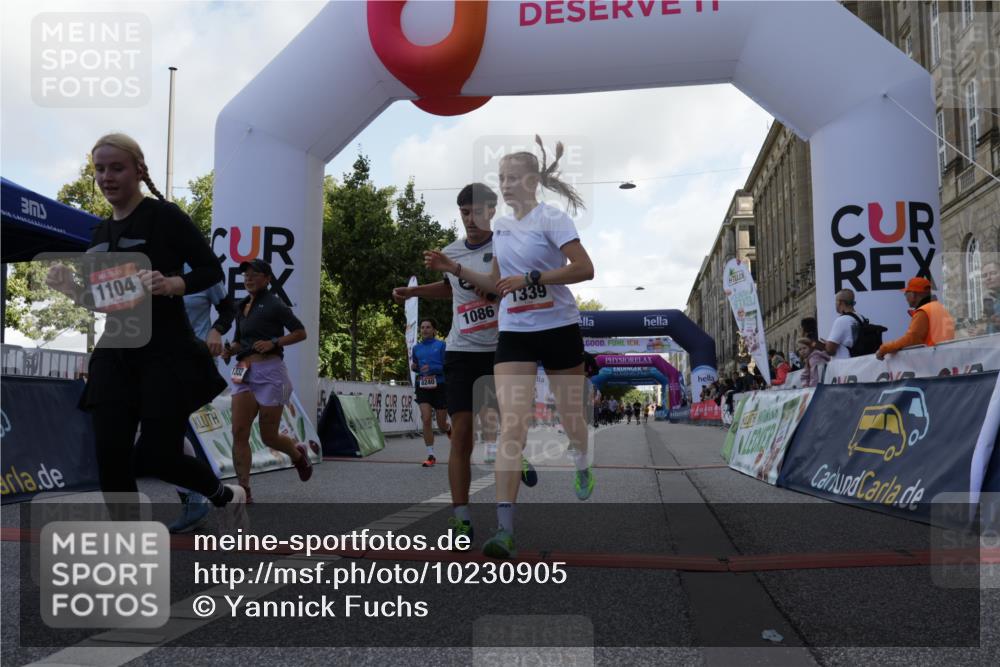 06.09.2026 - CURREX Alsterlauf Yannick Fuchs http://msf.ph/oto/10230905 06.09.2026 11:54:28 Ziel 1078, 1086, 1104, 1151, 1191, 1328, 1332, 1339, 8185, 8239, 8240 meine-sportfotos.de