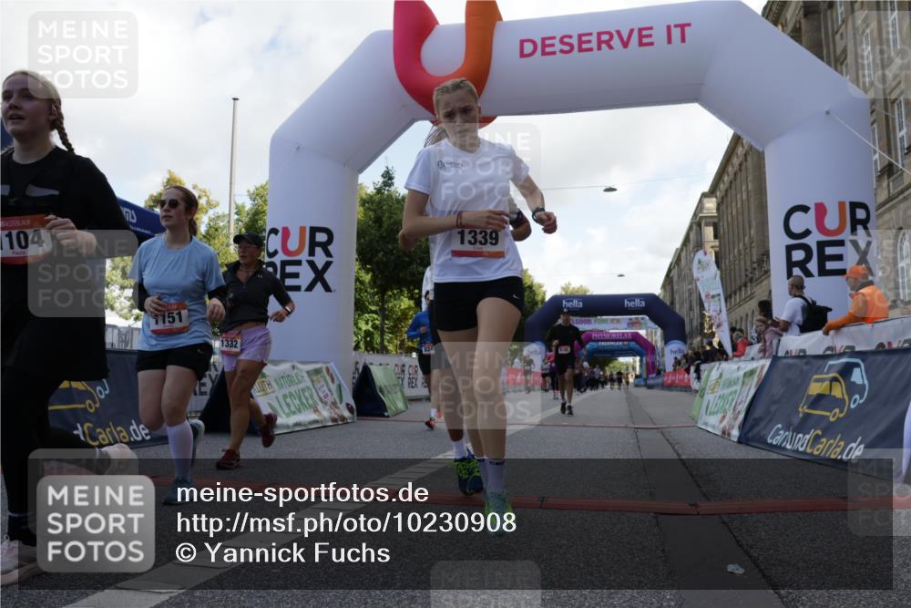 06.09.2026 - CURREX Alsterlauf Yannick Fuchs http://msf.ph/oto/10230908 06.09.2026 11:54:28 Ziel 1078, 1086, 1104, 1151, 1191, 1328, 1332, 1339, 8185, 8239, 8240 meine-sportfotos.de