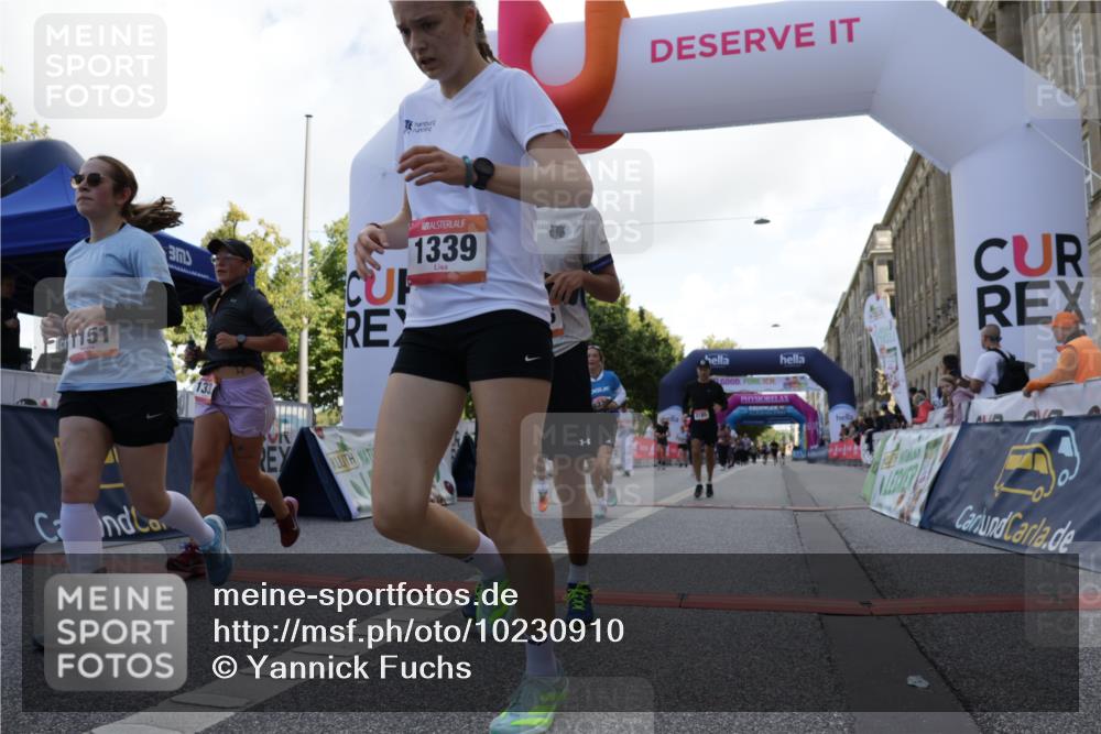 06.09.2026 - CURREX Alsterlauf Yannick Fuchs http://msf.ph/oto/10230910 06.09.2026 11:54:29 Ziel 1078, 1086, 1104, 1151, 1191, 1328, 1332, 1339, 8185, 8239, 8240 meine-sportfotos.de