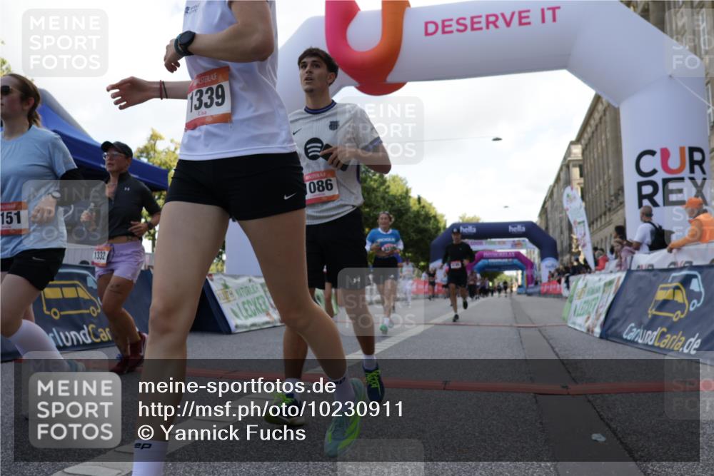 06.09.2026 - CURREX Alsterlauf Yannick Fuchs http://msf.ph/oto/10230911 06.09.2026 11:54:29 Ziel 1078, 1086, 1104, 1151, 1191, 1328, 1332, 1339, 8185, 8239, 8240 meine-sportfotos.de