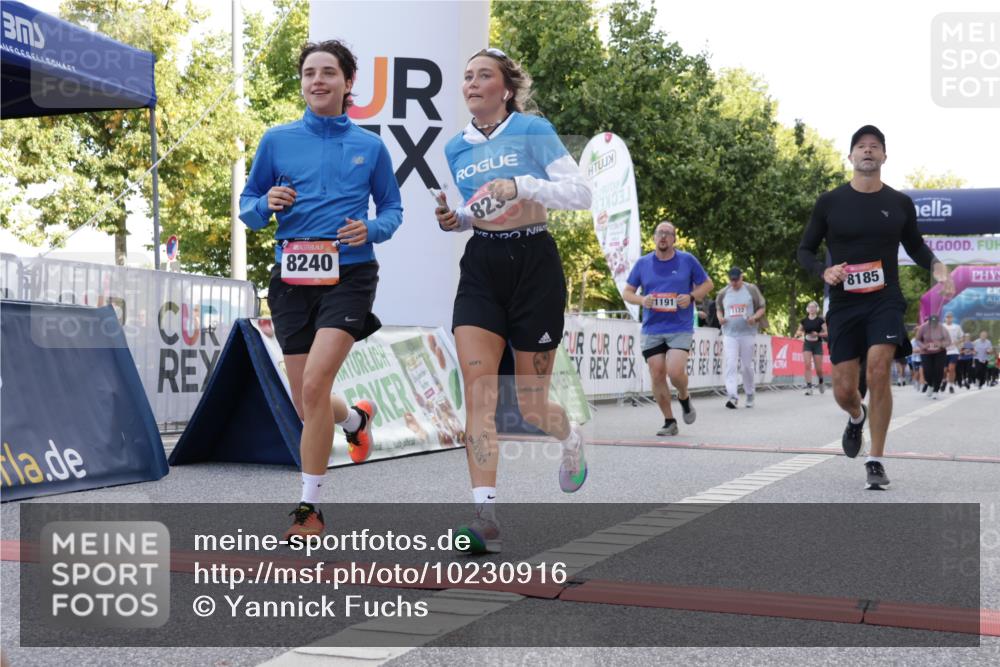 06.09.2026 - CURREX Alsterlauf Yannick Fuchs http://msf.ph/oto/10230916 06.09.2026 11:54:30 Ziel 1078, 1086, 1104, 1122, 1151, 1191, 1328, 1332, 1339, 8185, 8239, 8240 meine-sportfotos.de