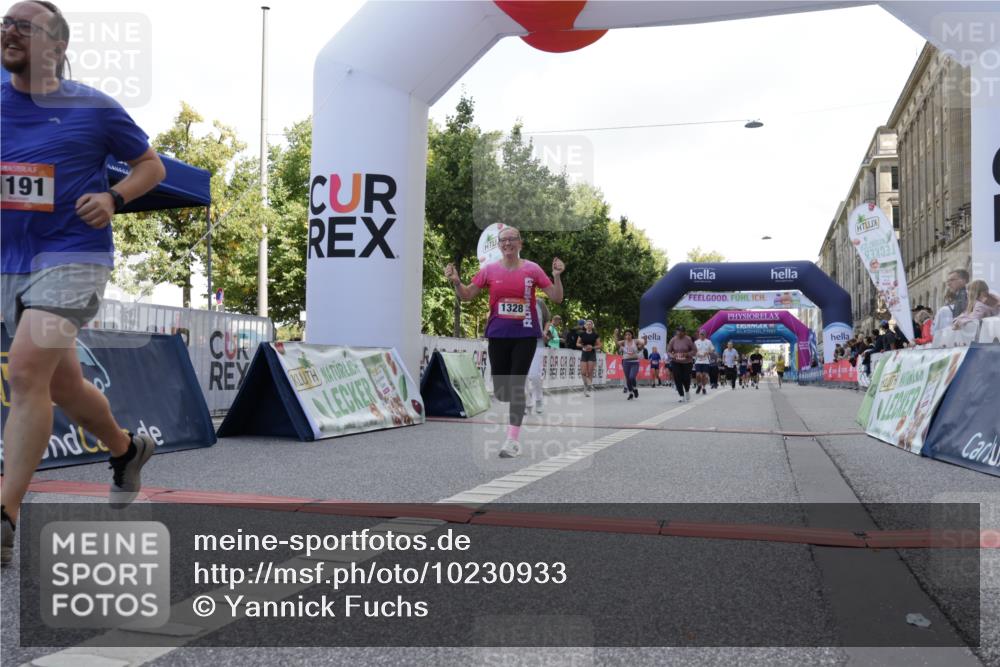 06.09.2026 - CURREX Alsterlauf Yannick Fuchs http://msf.ph/oto/10230933 06.09.2026 11:54:33 Ziel 1086, 1104, 1122, 1151, 1168, 1191, 1325, 1328, 1332, 1339, 8185, 8239, 8240 meine-sportfotos.de
