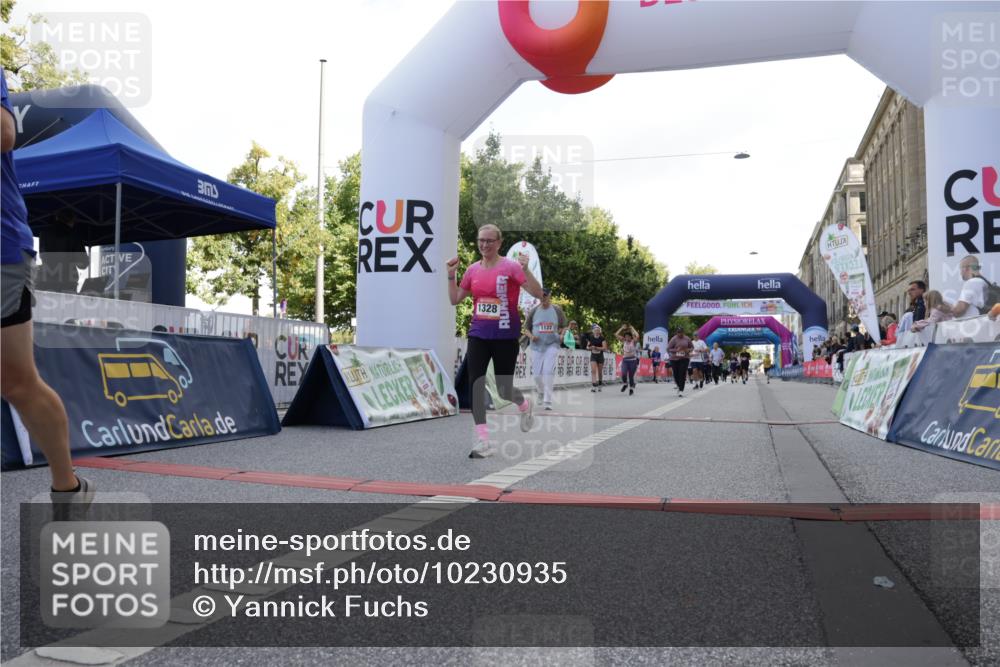06.09.2026 - CURREX Alsterlauf Yannick Fuchs http://msf.ph/oto/10230935 06.09.2026 11:54:34 Ziel 1086, 1122, 1168, 1191, 1289, 1325, 1328, 1332, 1339, 8185, 8239, 8240 meine-sportfotos.de
