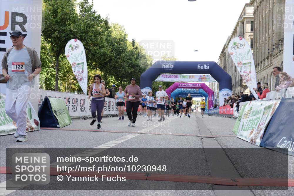06.09.2026 - CURREX Alsterlauf Yannick Fuchs http://msf.ph/oto/10230948 06.09.2026 11:54:36 Ziel 1017, 1019, 1122, 1168, 1191, 1289, 1290, 1325, 1328, 1331, 8185 meine-sportfotos.de