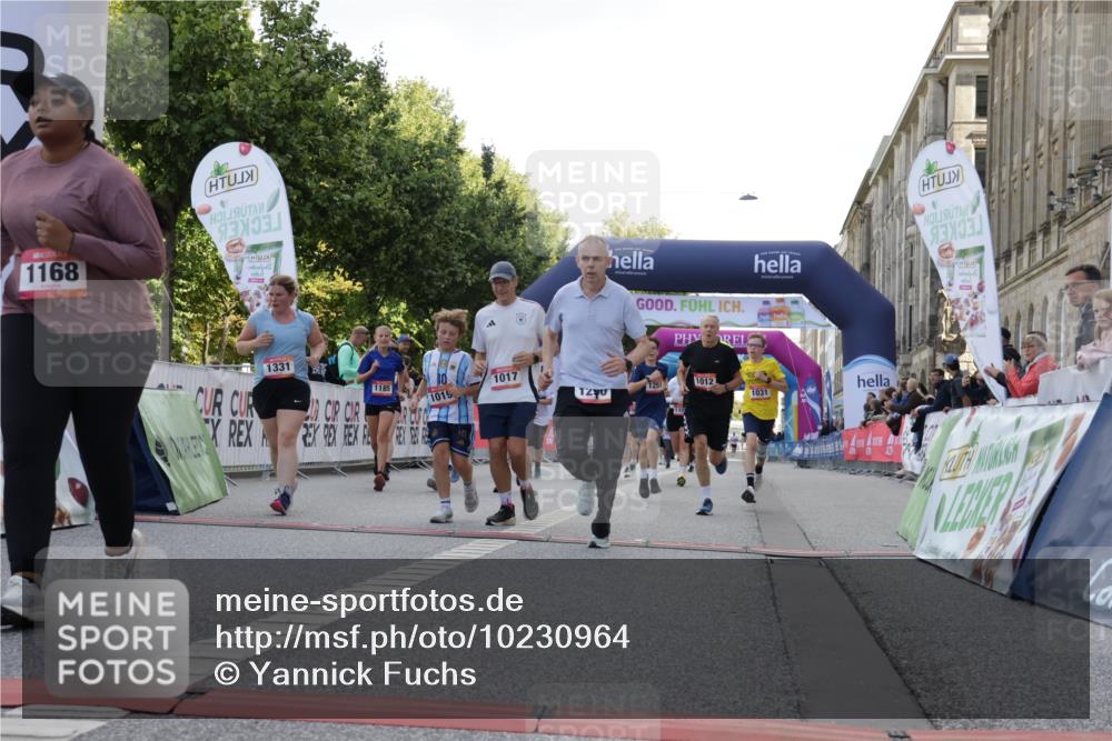 06.09.2026 - CURREX Alsterlauf Yannick Fuchs http://msf.ph/oto/10230964 06.09.2026 11:54:40 Ziel 1012, 1017, 1019, 1031, 1101, 1122, 1168, 1185, 1222, 1251, 1260, 1280, 1289, 1290, 1325, 1328, 1331 meine-sportfotos.de