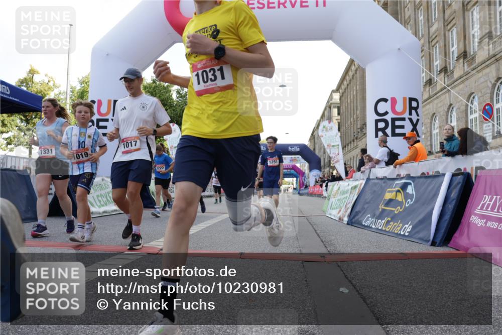 06.09.2026 - CURREX Alsterlauf Yannick Fuchs http://msf.ph/oto/10230981 06.09.2026 11:54:44 Ziel 1012, 1017, 1019, 1031, 1060, 1101, 1140, 1145, 1168, 1185, 1222, 1231, 1251, 1260, 1270, 1272, 1280, 1289, 1290, 1325, 1331 meine-sportfotos.de