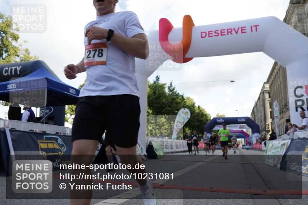 06.09.2026 - CURREX Alsterlauf Yannick Fuchs http://msf.ph/oto/10231081 06.09.2026 11:55:13 Ziel 1073, 1141, 1147, 1170, 1183, 1196, 1243, 1273, 1278, 1307, 1338, 1341, 8344 meine-sportfotos.de