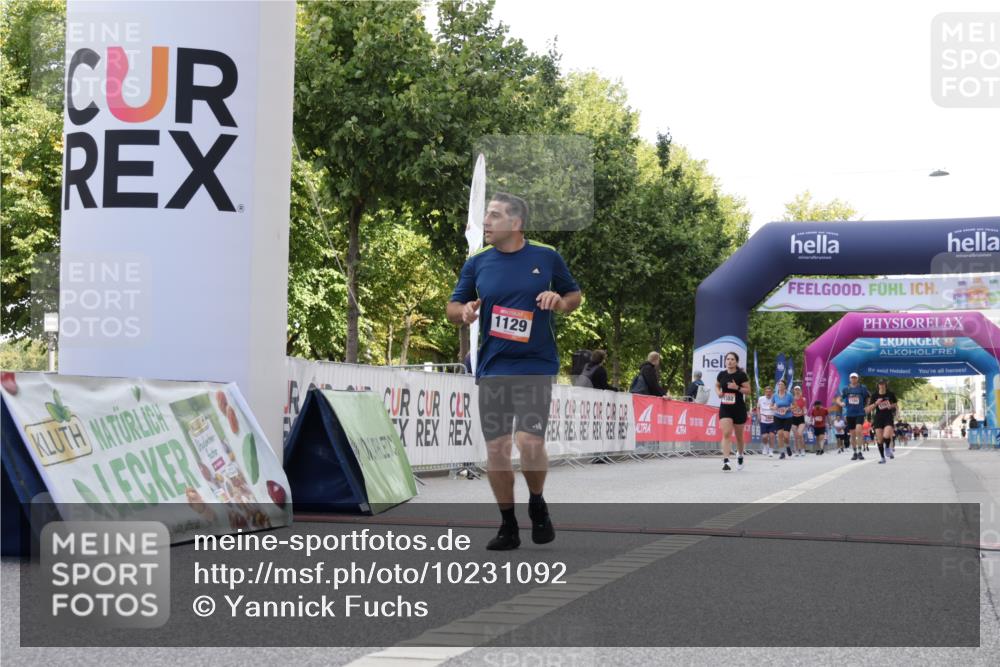 06.09.2026 - CURREX Alsterlauf Yannick Fuchs http://msf.ph/oto/10231092 06.09.2026 11:57:22 Ziel 1129, 1346, 8138 meine-sportfotos.de
