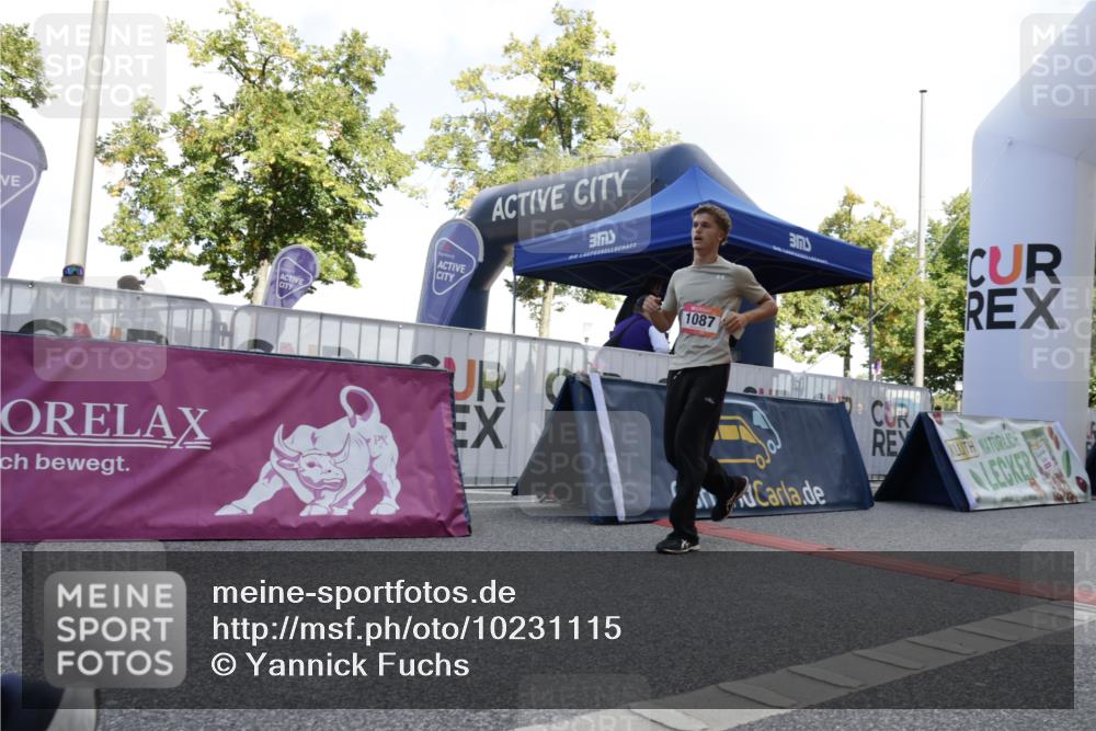 06.09.2026 - CURREX Alsterlauf Yannick Fuchs http://msf.ph/oto/10231115 06.09.2026 11:55:21 Ziel 1071, 1087, 1141, 1183, 1233, 1243, 1273, 1337, 1338, 8344 meine-sportfotos.de