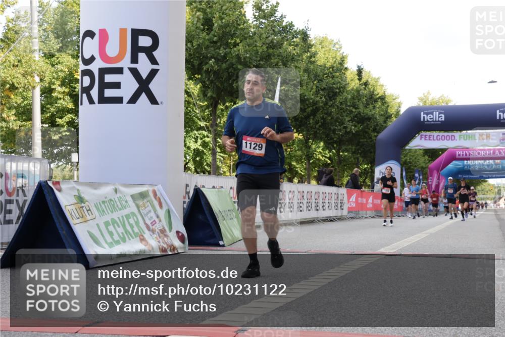 06.09.2026 - CURREX Alsterlauf Yannick Fuchs http://msf.ph/oto/10231122 06.09.2026 11:57:22 Ziel 1129, 1346, 8138 meine-sportfotos.de
