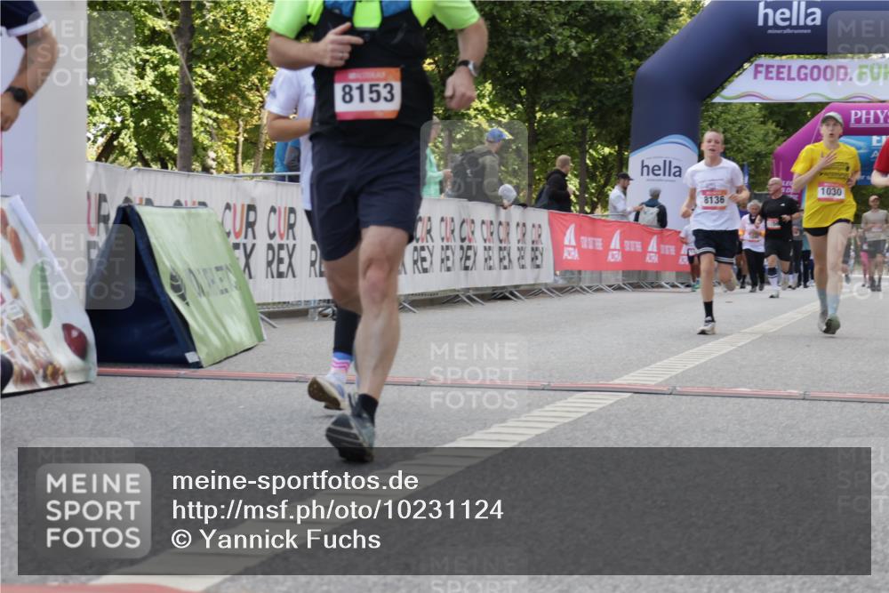 06.09.2026 - CURREX Alsterlauf Yannick Fuchs http://msf.ph/oto/10231124 06.09.2026 11:55:26 Ziel 1030, 1033, 1071, 1087, 1233, 1337, 8136 meine-sportfotos.de