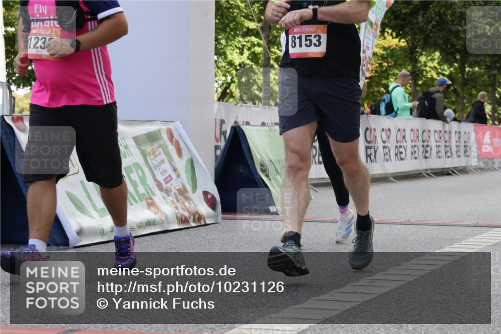 06.09.2026 - CURREX Alsterlauf Yannick Fuchs http://msf.ph/oto/10231126 06.09.2026 11:55:27 Ziel 1030, 1033, 1071, 1233, 1337, 8136 meine-sportfotos.de