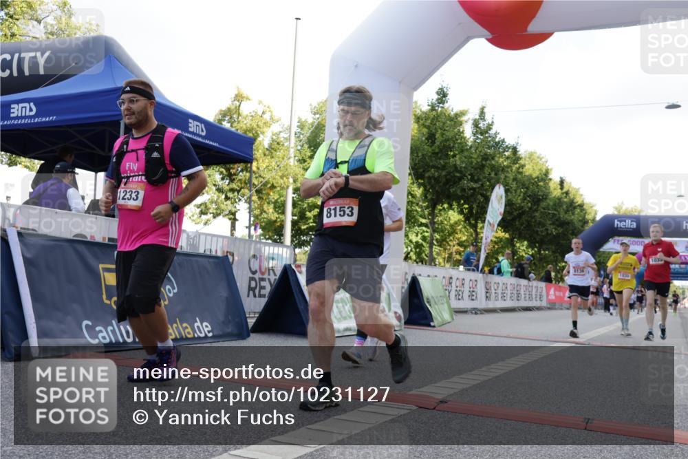 06.09.2026 - CURREX Alsterlauf Yannick Fuchs http://msf.ph/oto/10231127 06.09.2026 11:55:28 Ziel 1030, 1033, 1071, 1233, 1337, 8136 meine-sportfotos.de