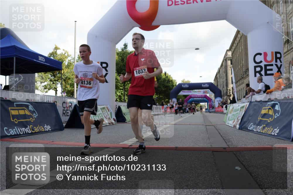 06.09.2026 - CURREX Alsterlauf Yannick Fuchs http://msf.ph/oto/10231133 06.09.2026 11:55:30 Ziel 1030, 1033, 1071, 1156, 1233, 1265, 1337, 8136 meine-sportfotos.de