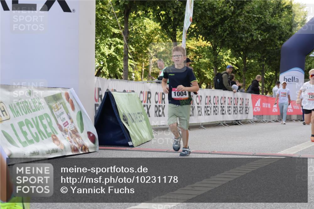 06.09.2026 - CURREX Alsterlauf Yannick Fuchs http://msf.ph/oto/10231178 06.09.2026 11:55:47 Ziel 1004, 1005, 1046, 1149, 1203, 1234, 1284, 1285, 1286, 1288, 1296, 1326 meine-sportfotos.de