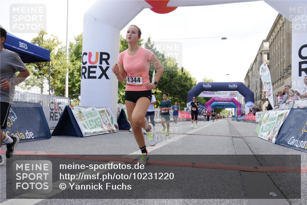 06.09.2026 - CURREX Alsterlauf Yannick Fuchs http://msf.ph/oto/10231220 06.09.2026 11:56:00 Ziel 1072, 1109, 1110, 1299, 1320, 1344, 8042, 8103, 8251, 8346 meine-sportfotos.de