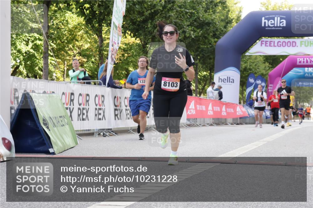 06.09.2026 - CURREX Alsterlauf Yannick Fuchs http://msf.ph/oto/10231228 06.09.2026 11:56:02 Ziel 1072, 1109, 1110, 1299, 1320, 1344, 8042, 8103, 8251, 8346 meine-sportfotos.de