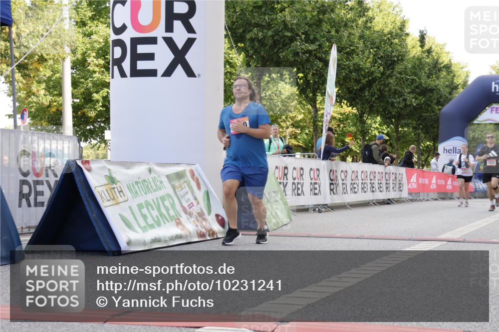 06.09.2026 - CURREX Alsterlauf Yannick Fuchs http://msf.ph/oto/10231241 06.09.2026 11:56:05 Ziel 1109, 1110, 1299, 1320, 1344, 8103, 8312 meine-sportfotos.de