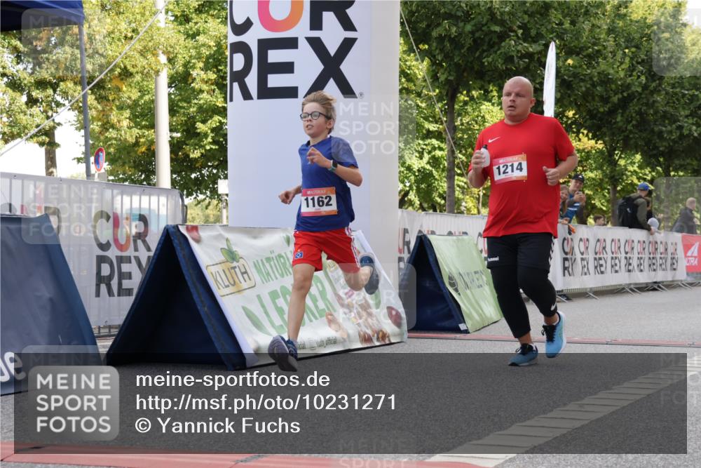 06.09.2026 - CURREX Alsterlauf Yannick Fuchs http://msf.ph/oto/10231271 06.09.2026 11:56:14 Ziel 1131, 1162, 1214, 8285, 8312 meine-sportfotos.de