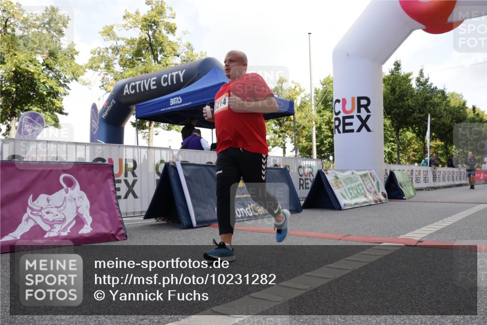 06.09.2026 - CURREX Alsterlauf Yannick Fuchs http://msf.ph/oto/10231282 06.09.2026 11:56:16 Ziel 1131, 1162, 1214, 8267, 8285, 8312 meine-sportfotos.de