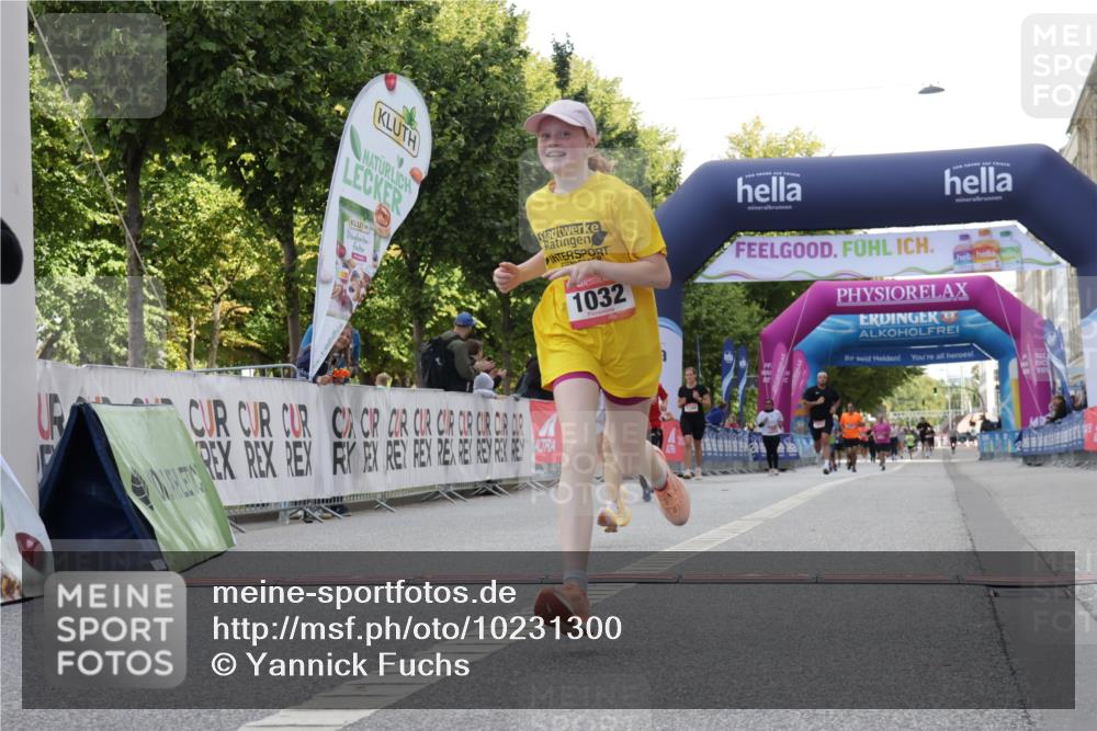 06.09.2026 - CURREX Alsterlauf Yannick Fuchs http://msf.ph/oto/10231300 06.09.2026 11:56:25 Ziel 1032, 1103, 1142, 1211, 8267 meine-sportfotos.de
