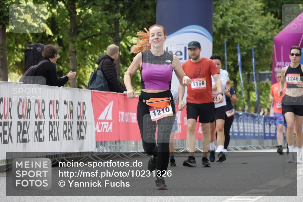 06.09.2026 - CURREX Alsterlauf Yannick Fuchs http://msf.ph/oto/10231326 06.09.2026 11:57:42 Ziel 1187, 1188, 1210, 2484 meine-sportfotos.de