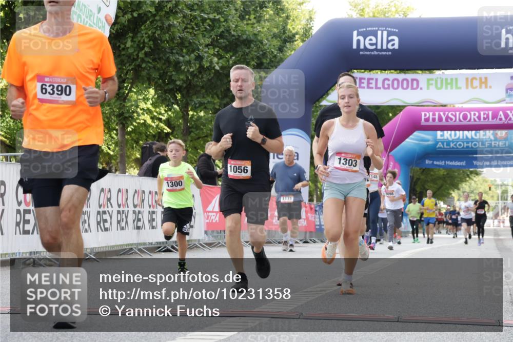 06.09.2026 - CURREX Alsterlauf Yannick Fuchs http://msf.ph/oto/10231358 06.09.2026 11:56:48 Ziel 1056, 1102, 1300, 1303, 1335, 1336, 6390 meine-sportfotos.de