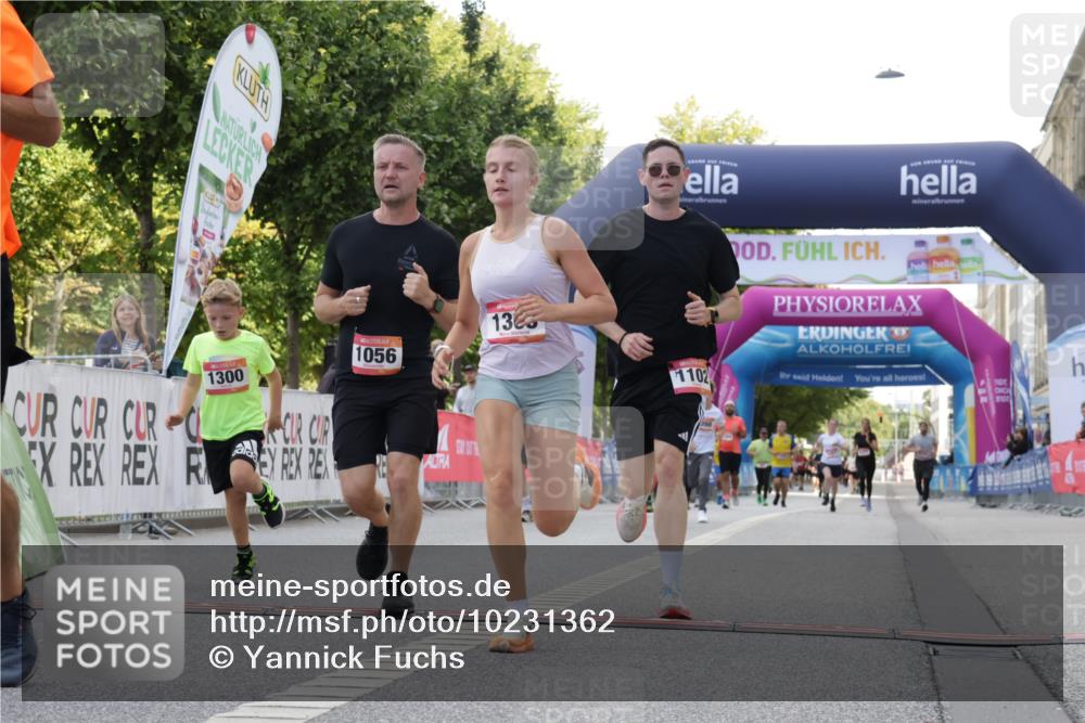 06.09.2026 - CURREX Alsterlauf Yannick Fuchs http://msf.ph/oto/10231362 06.09.2026 11:56:49 Ziel 1056, 1102, 1148, 1300, 1303, 1336, 6390, 8098 meine-sportfotos.de