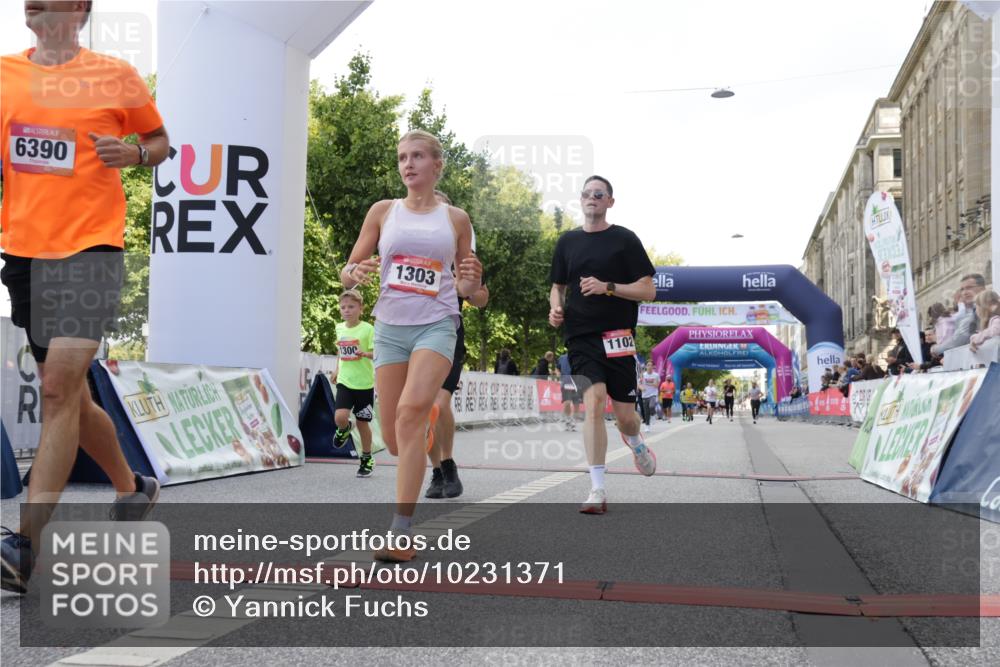 06.09.2026 - CURREX Alsterlauf Yannick Fuchs http://msf.ph/oto/10231371 06.09.2026 11:56:50 Ziel 1056, 1102, 1148, 1300, 1303, 1336, 6390, 8098 meine-sportfotos.de