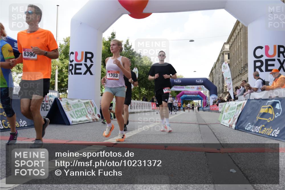 06.09.2026 - CURREX Alsterlauf Yannick Fuchs http://msf.ph/oto/10231372 06.09.2026 11:56:50 Ziel 1056, 1102, 1148, 1300, 1303, 1336, 6390, 8098 meine-sportfotos.de