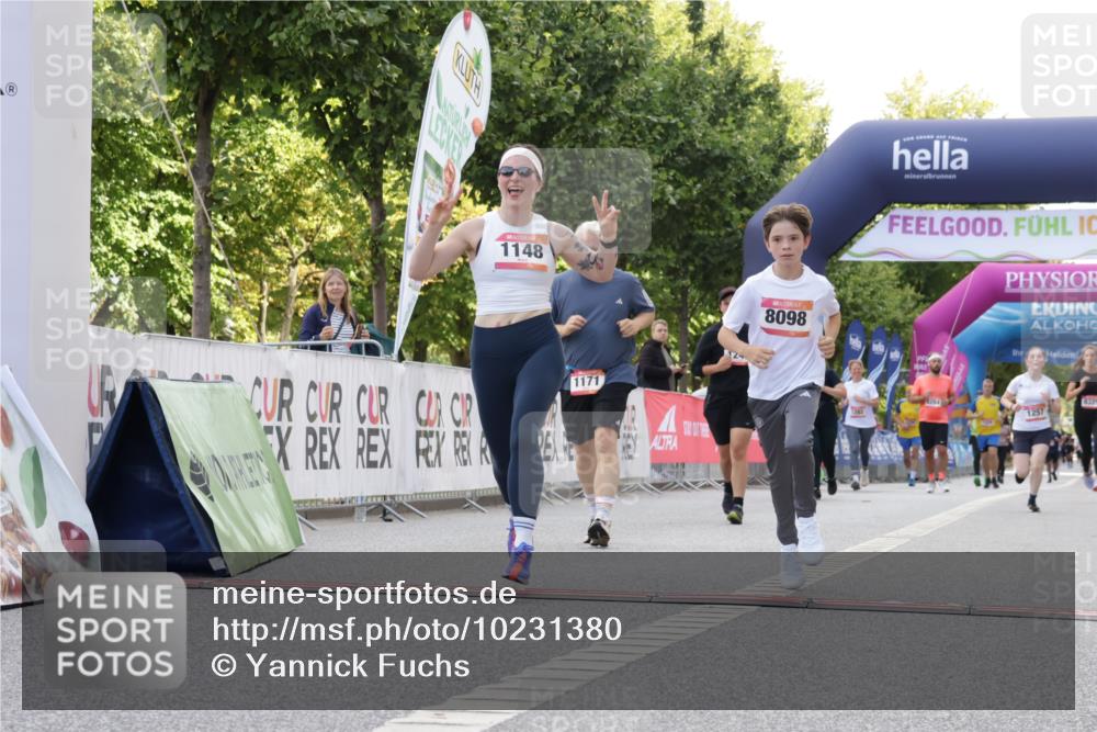 06.09.2026 - CURREX Alsterlauf Yannick Fuchs http://msf.ph/oto/10231380 06.09.2026 11:56:54 Ziel 1056, 1102, 1148, 1171, 1248, 1257, 1300, 1303, 1336, 6390, 8098, 8325 meine-sportfotos.de