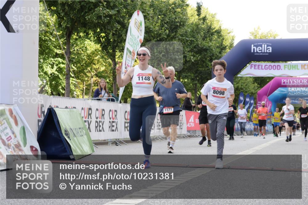 06.09.2026 - CURREX Alsterlauf Yannick Fuchs http://msf.ph/oto/10231381 06.09.2026 11:56:54 Ziel 1056, 1102, 1148, 1171, 1248, 1257, 1300, 1303, 1336, 6390, 8098, 8325 meine-sportfotos.de