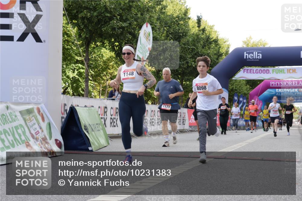 06.09.2026 - CURREX Alsterlauf Yannick Fuchs http://msf.ph/oto/10231383 06.09.2026 11:56:54 Ziel 1056, 1102, 1148, 1171, 1248, 1257, 1300, 1303, 1336, 6390, 8098, 8325 meine-sportfotos.de