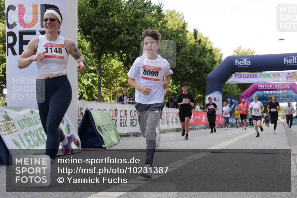 06.09.2026 - CURREX Alsterlauf Yannick Fuchs http://msf.ph/oto/10231387 06.09.2026 11:56:55 Ziel 1056, 1102, 1148, 1171, 1248, 1257, 1300, 1303, 1336, 6390, 8098, 8325 meine-sportfotos.de