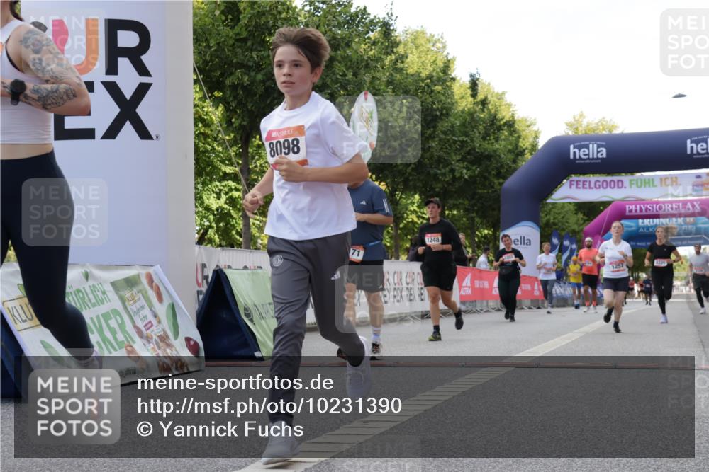 06.09.2026 - CURREX Alsterlauf Yannick Fuchs http://msf.ph/oto/10231390 06.09.2026 11:56:55 Ziel 1056, 1102, 1148, 1171, 1248, 1257, 1300, 1303, 1336, 6390, 8098, 8325 meine-sportfotos.de