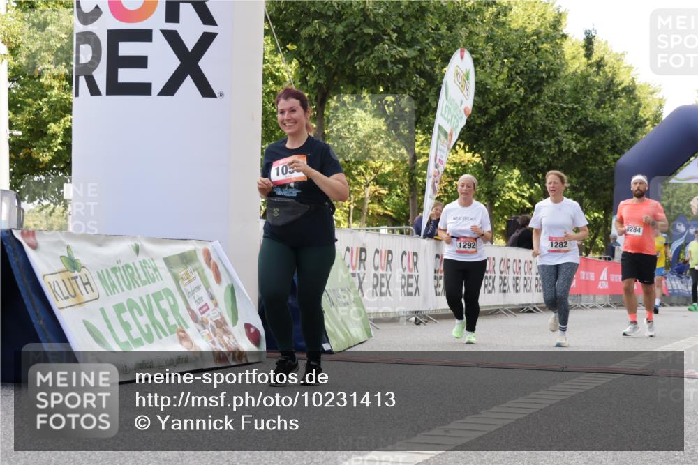 06.09.2026 - CURREX Alsterlauf Yannick Fuchs http://msf.ph/oto/10231413 06.09.2026 11:57:02 Ziel 1055, 1171, 1248, 1257, 1282, 1292, 8284, 8325, 8326 meine-sportfotos.de