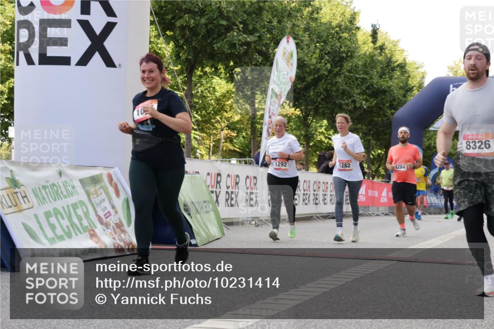 06.09.2026 - CURREX Alsterlauf Yannick Fuchs http://msf.ph/oto/10231414 06.09.2026 11:57:02 Ziel 1055, 1171, 1248, 1257, 1282, 1292, 8284, 8325, 8326 meine-sportfotos.de