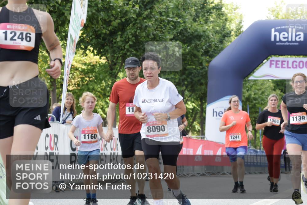 06.09.2026 - CURREX Alsterlauf Yannick Fuchs http://msf.ph/oto/10231420 06.09.2026 11:57:49 Ziel 1036, 1084, 1139, 1159, 1160, 1210, 1241, 1246, 8090 meine-sportfotos.de