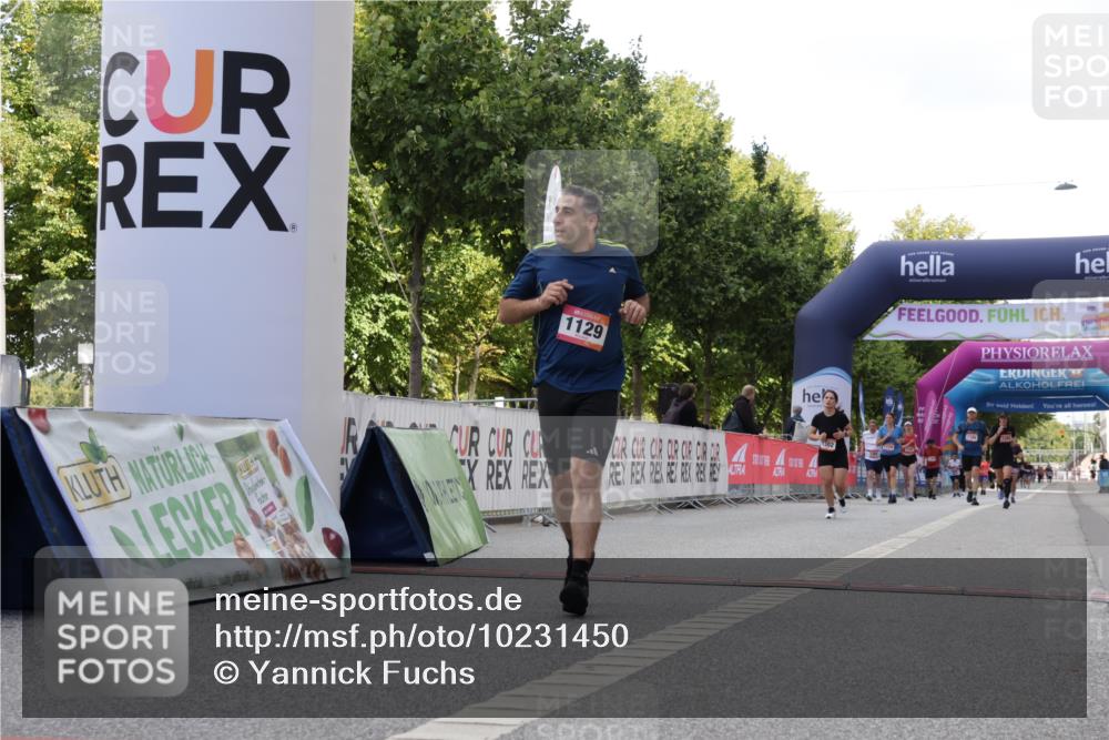 06.09.2026 - CURREX Alsterlauf Yannick Fuchs http://msf.ph/oto/10231450 06.09.2026 11:57:22 Ziel 1129, 1346, 8138 meine-sportfotos.de