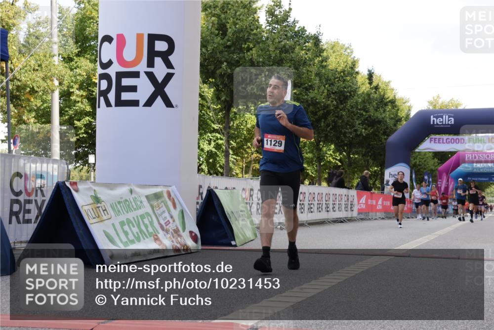 06.09.2026 - CURREX Alsterlauf Yannick Fuchs http://msf.ph/oto/10231453 06.09.2026 11:57:22 Ziel 1129, 1346, 8138 meine-sportfotos.de