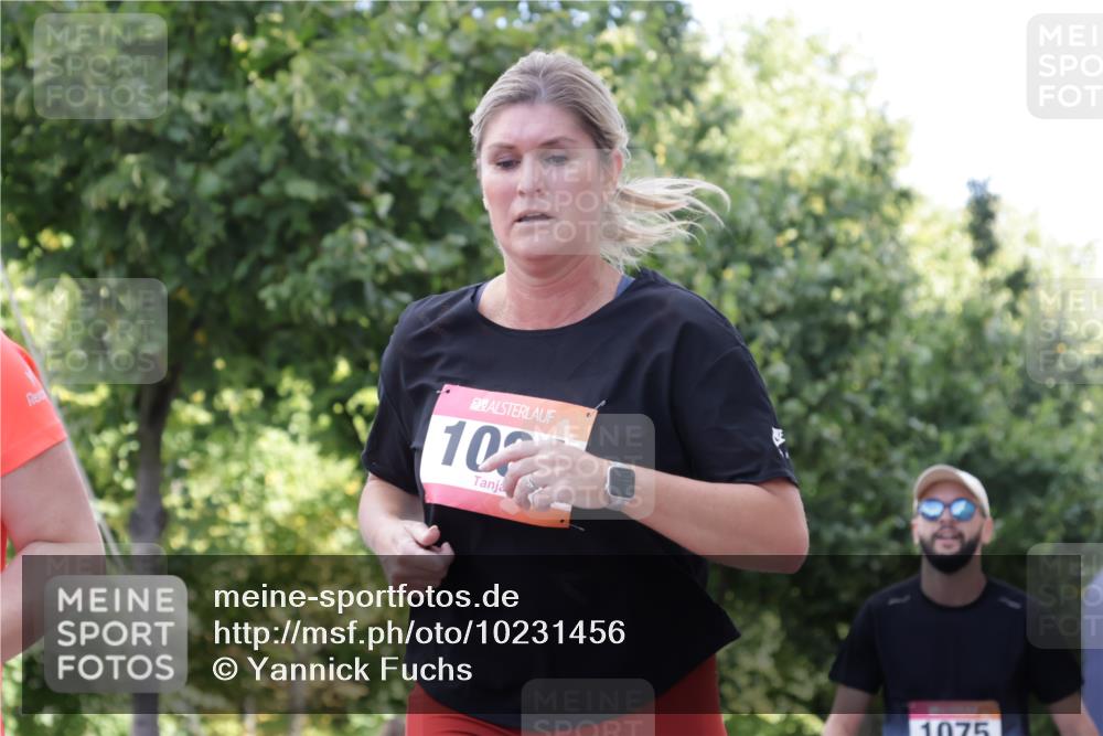 06.09.2026 - CURREX Alsterlauf Yannick Fuchs http://msf.ph/oto/10231456 06.09.2026 11:57:56 Ziel 1036, 1075, 1084, 1139, 1159, 1160, 1241, 8090 meine-sportfotos.de