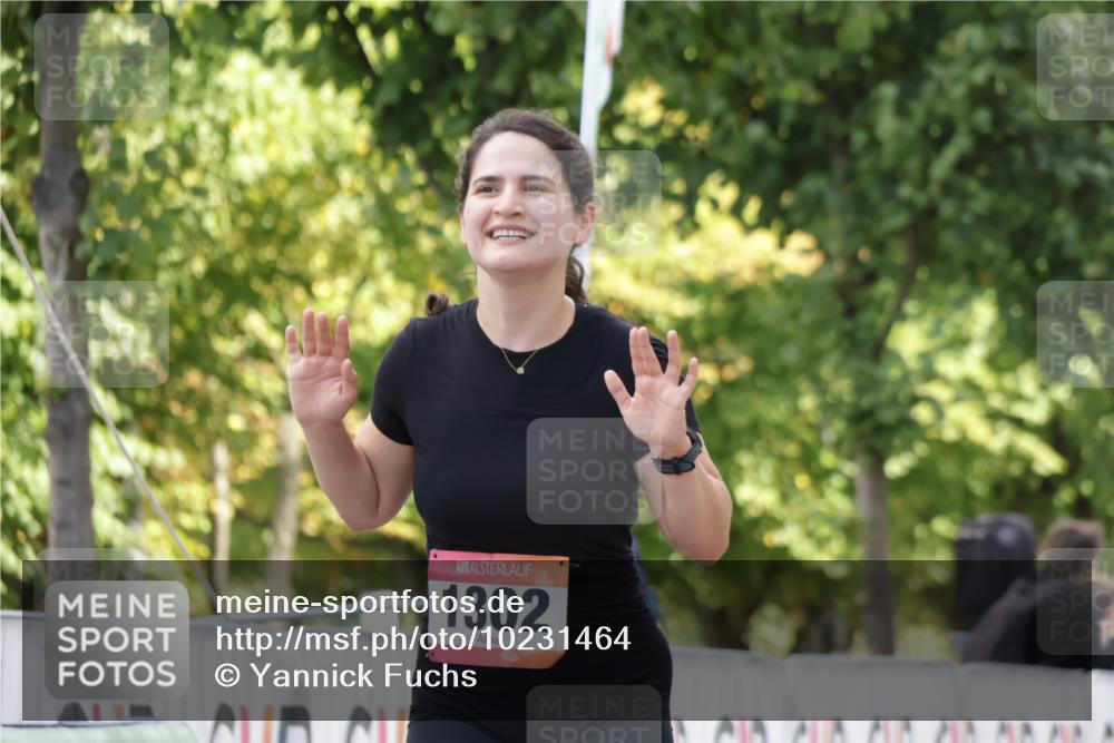 06.09.2026 - CURREX Alsterlauf Yannick Fuchs http://msf.ph/oto/10231464 06.09.2026 11:57:28 Ziel 1129, 1154, 1193, 1302 meine-sportfotos.de