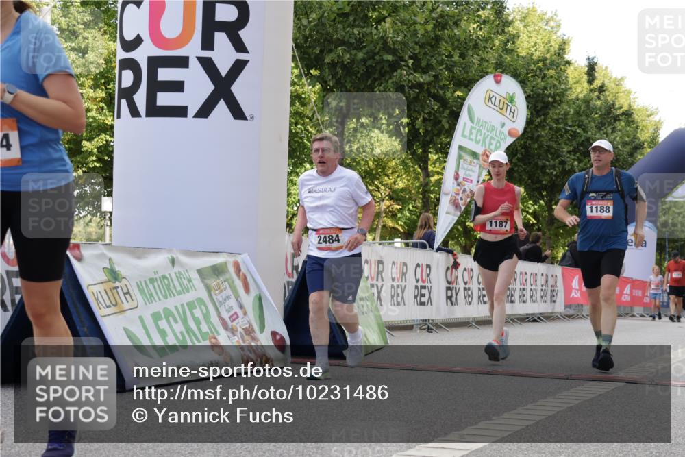 06.09.2026 - CURREX Alsterlauf Yannick Fuchs http://msf.ph/oto/10231486 06.09.2026 11:57:36 Ziel 1154, 1174, 1187, 1188, 1193, 2484 meine-sportfotos.de